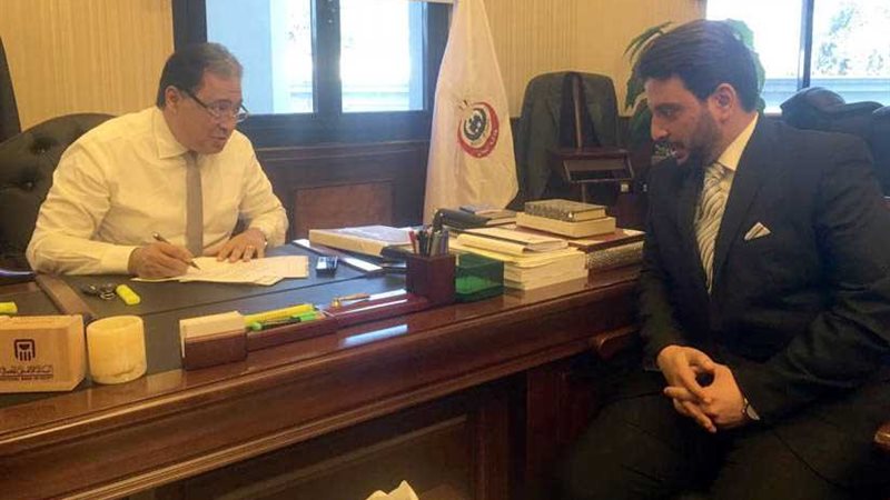 وزير الصحة يعيد مديرالتأمين