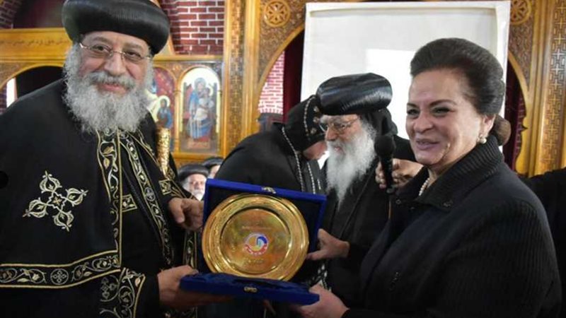 البابا تواضروس يهدى