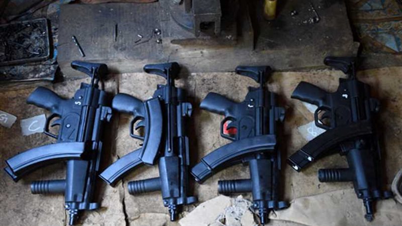 القبض على نجار حول