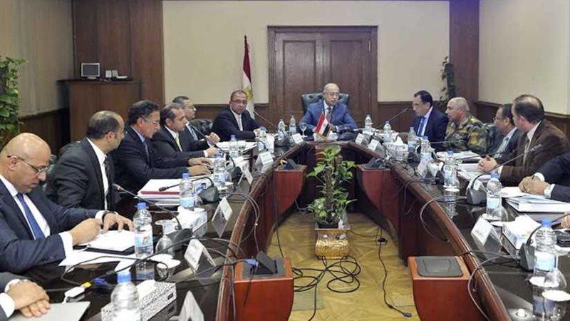 مجلس الوزراء يعرب