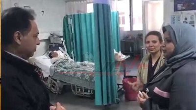 وزير الصحة يكافئ العاملين بأحد مستشفيات الإسكندرية