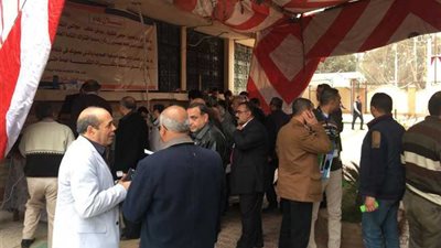 تكدس الناخبين بالنقابة الفرعية للمهندسين بأسيوط