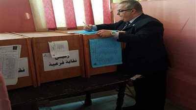 المرشح على منصب نقيب المهندسين يدلي بصوته باللجنة رقم ١٧ ببنها
