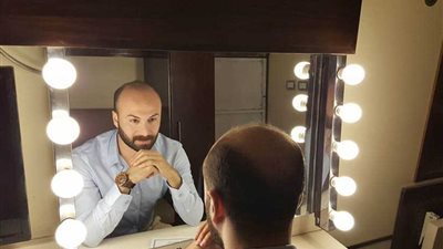 محمود متولي يعلن عن خطبته من دينا الشربيني