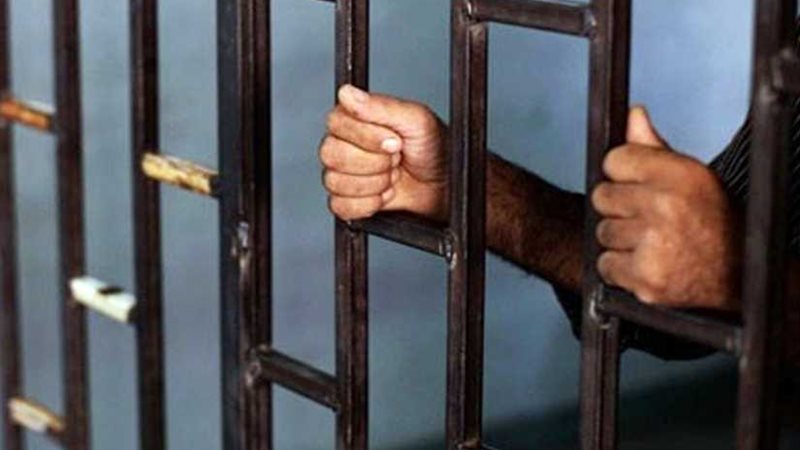 السجن سنتين إلى 15