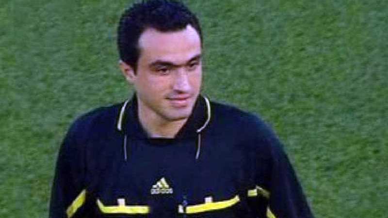 طارق سامي حكماً للقاء