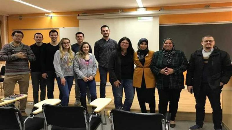 ثلاثة باحثين من جامعة