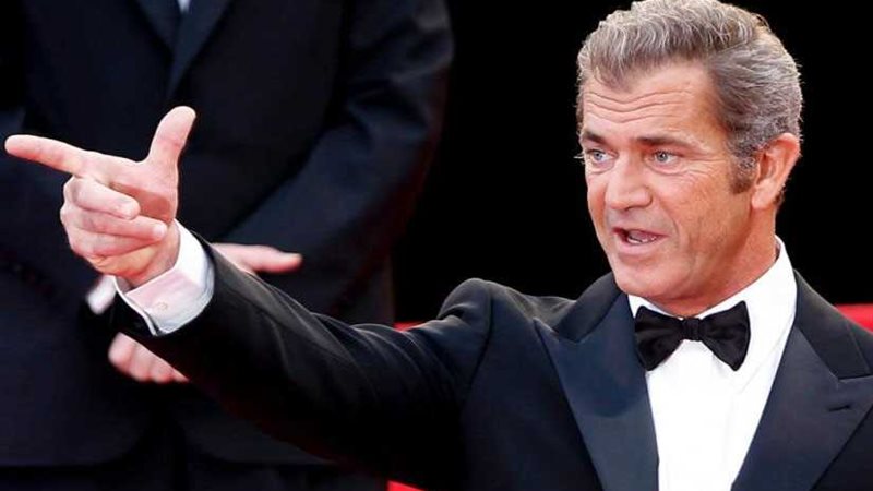 ميل جيبسون مخرجًا