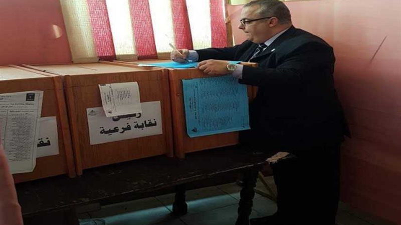 المرشح على منصب نقيب