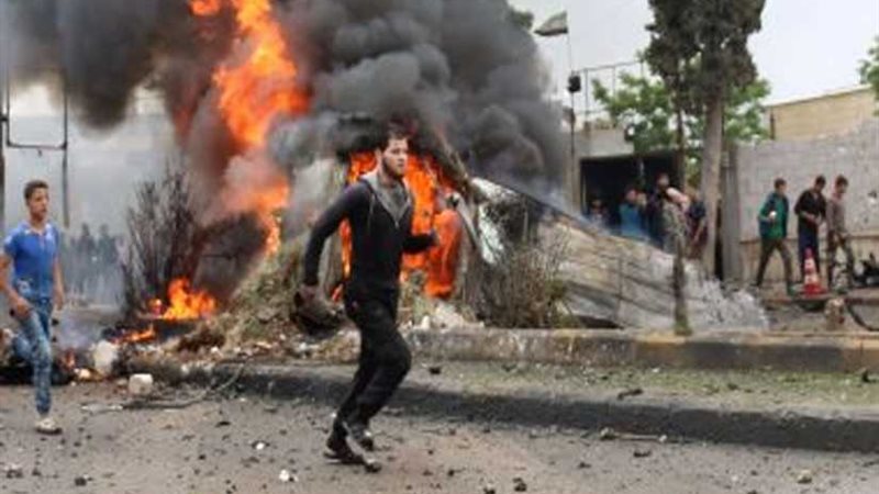 مقتل وإصابة 15 شخصا