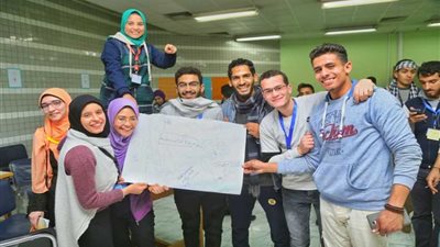 شباب الجامعات يتدربون على فحوصات فيروس 