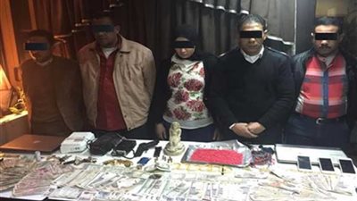 شرطي يتزعم عصابة للاتجار في الآثار