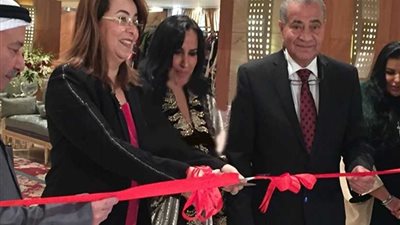 والي والمصيلحي يفتتحان السوق الخيرية بسفارة الكويت