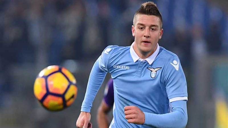 3 أندية تتنافس لضم