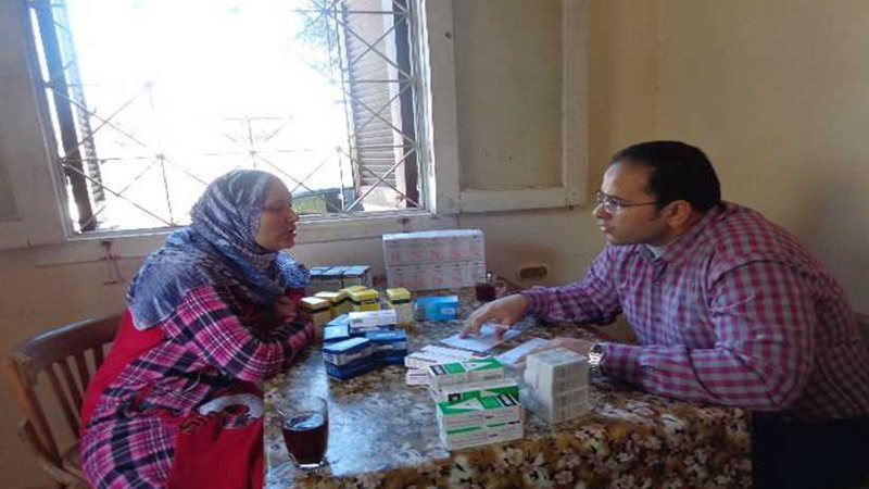 علاج 450 مريضًا بقوافل