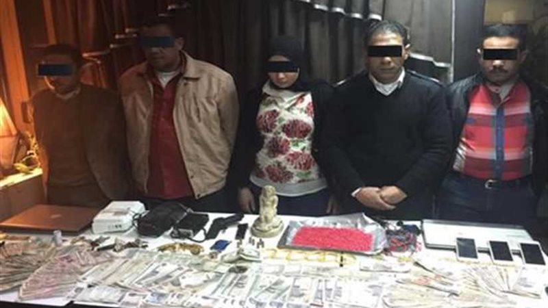 شرطي يتزعم عصابة