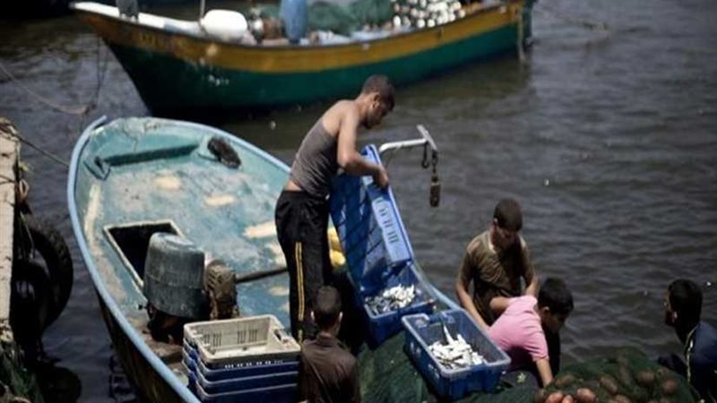 تعليق الصيد في بحر