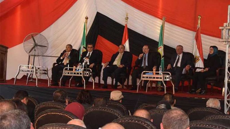 وزراء ومحافظون في