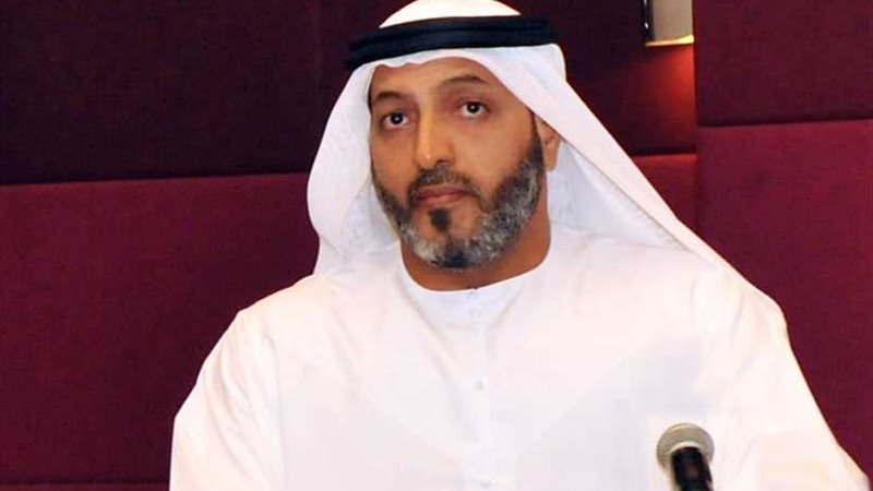 مسؤول إماراتي يشيد