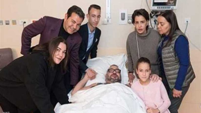 العاهل المغربي يخضع