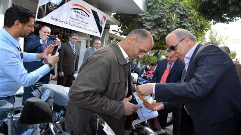 8 دراجات بخارية على