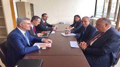 شكري يبحث مواجهة الهجرة غير الشرعية مع وزير خارجية مالطا