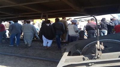 اللقطات الأولى لنقل مصابين حادث قطار البحيرة (فيديو)