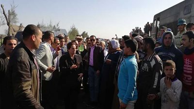 محافظ البحيرة تتفقد موقع حادث القطارين (صور)