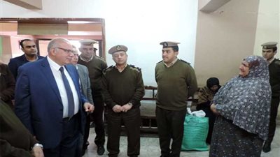 بالصور.. مدير أمن القليوبية يستجيب لشكوى مسنة متضررة من نجلها