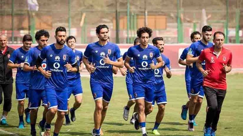 مدرب المنتخب في مران
