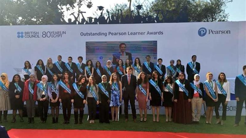 13 طالبا من مصر يحققون