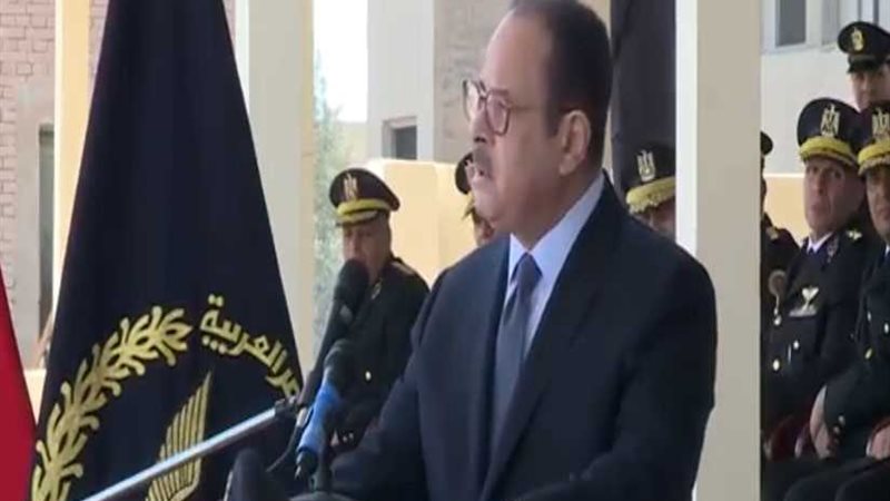 عبدالغفار يستعرض