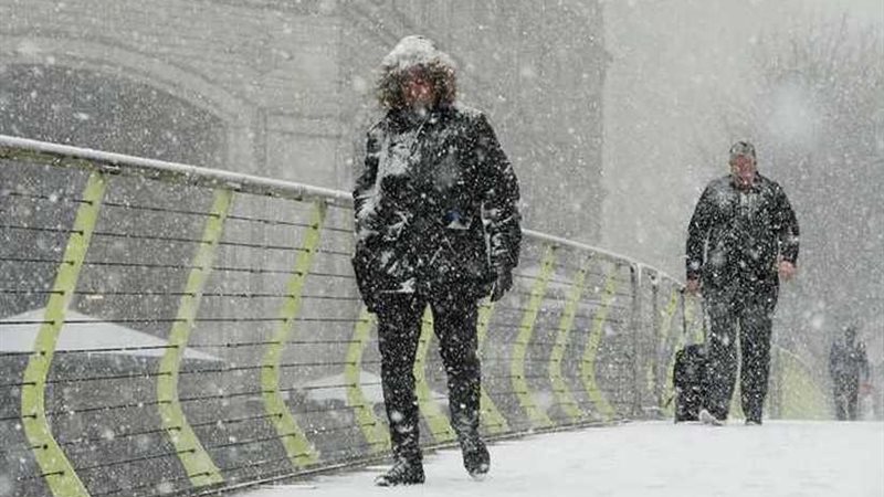 بريطانيا تتعرض لعواصف