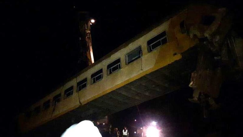 بدء رفع آثار حادث