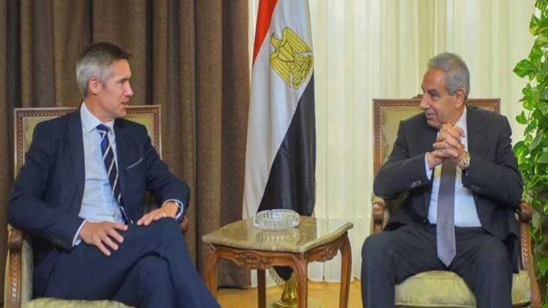 وزير التجارة يفتتح