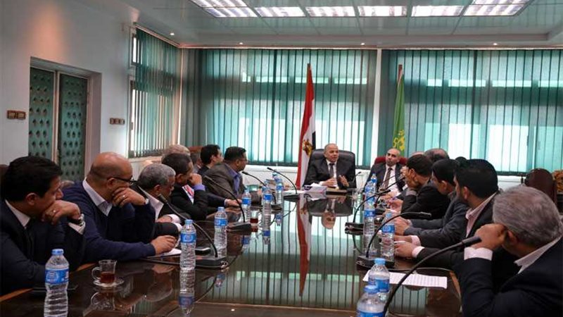 محافظ القليوبية يناقش