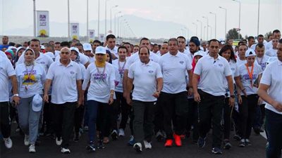 الرئيس يشارك الشباب في ماراثون شرم الشيخ