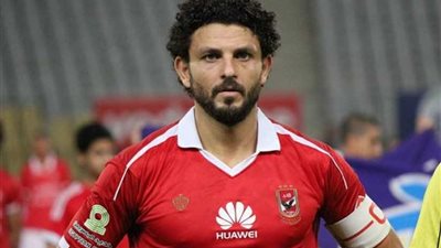 غالي يغادر مران الأهلي مصابًا