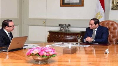 السيسي يجتمع بوزير الاتصالات