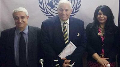 لا يهم لون القط ما دام قادرًا على صيد الفئران