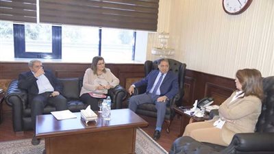 وزير الصحة يبحث مع 3 وزراء مقرات 