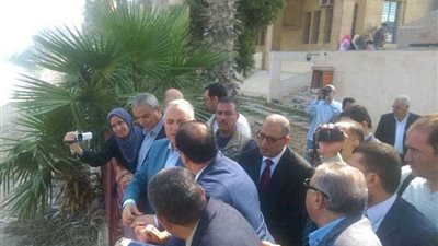 وزير الري ​يعاين مراسي الأتوبيس النهري بالمنصورة