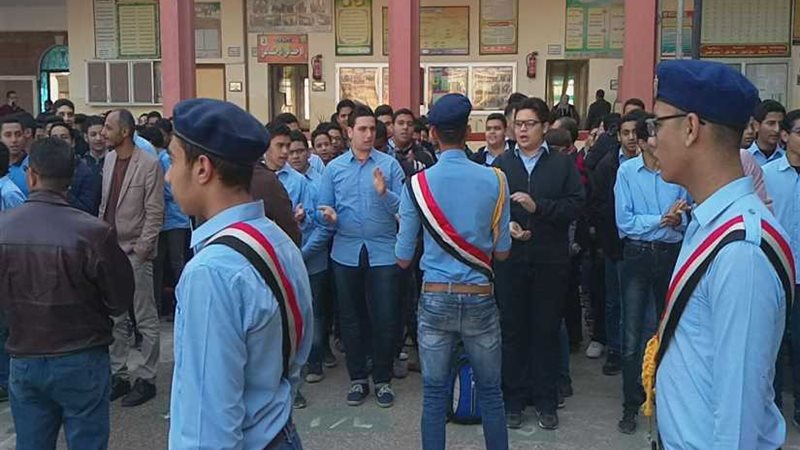 (قالوا إيه) فى طابور