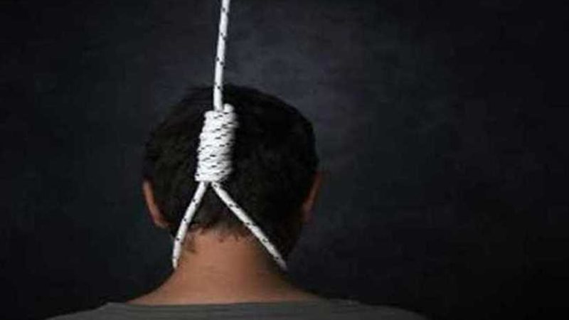 تلميذ يشنق نفسه على