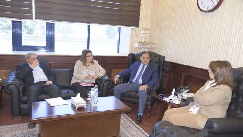 وزير الصحة يبحث مع
