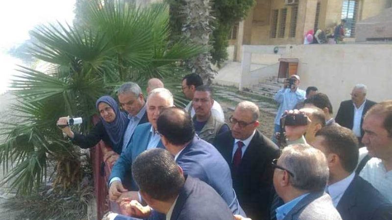 وزير الري ​يعاين