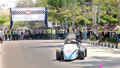 طلاب هندسة المنصورة يعرضون محاكاة لمسابقة سيارات 