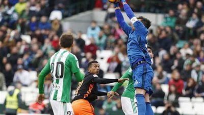 تعادل فالنسيا وإيبار بدون أهداف في الدوري الإسباني