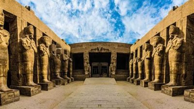 سائحة إنجليزية توصي بدفنها في الأقصروتدعو سياح العالم إلى زيارتها