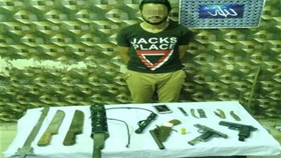 عاطل يتاجر في الأسلحة النارية بالخليفة